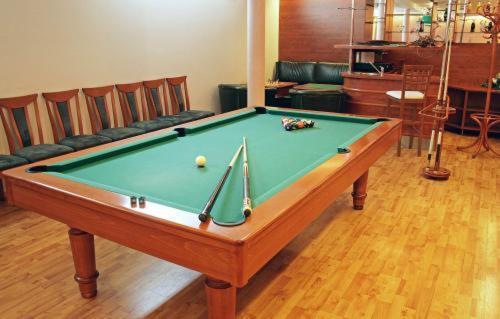 Hotel Maxim Свети-Юр Экстерьер фото