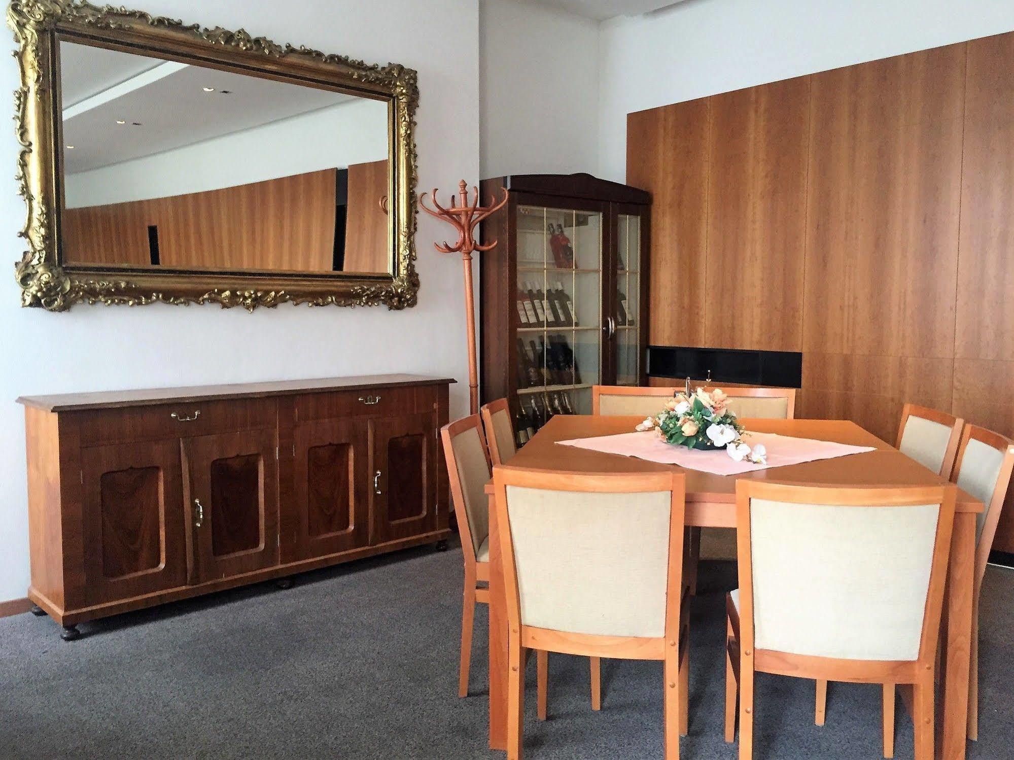 Hotel Maxim Свети-Юр Экстерьер фото