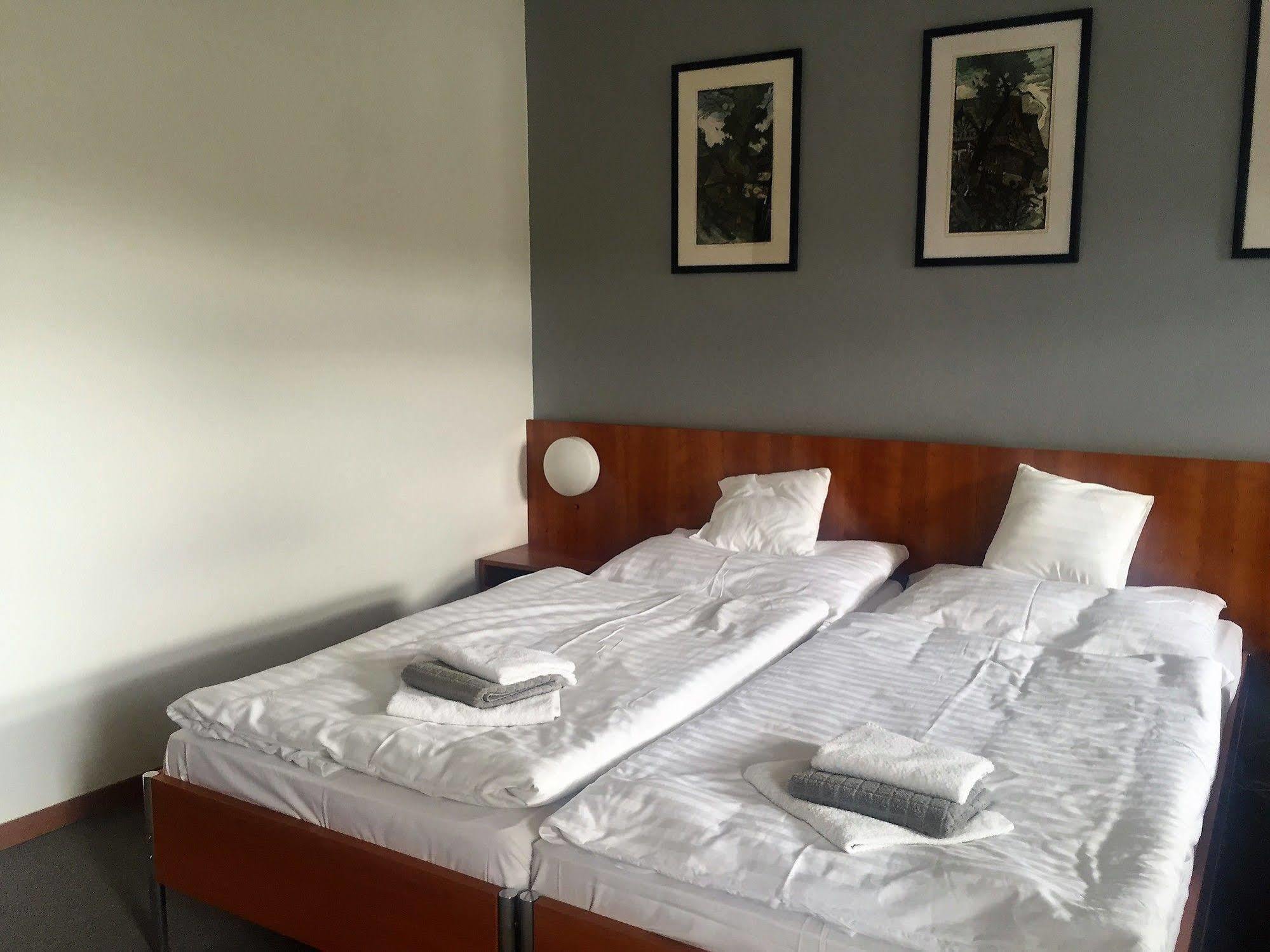 Hotel Maxim Свети-Юр Экстерьер фото