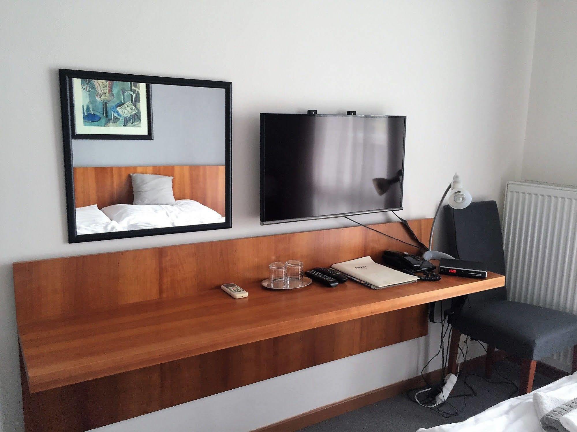Hotel Maxim Свети-Юр Экстерьер фото
