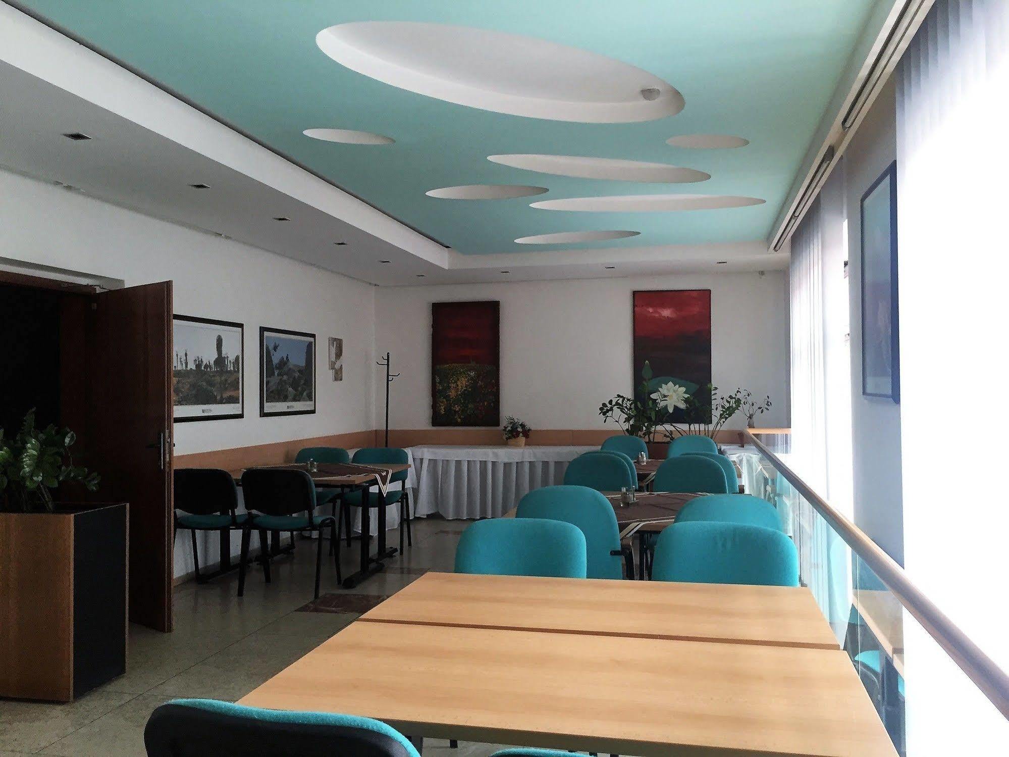 Hotel Maxim Свети-Юр Экстерьер фото