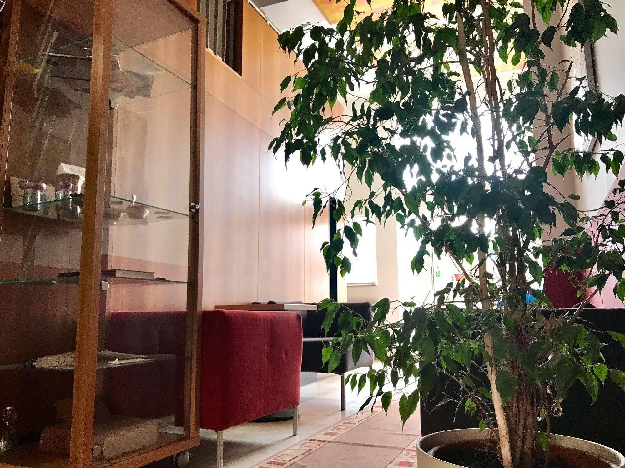 Hotel Maxim Свети-Юр Экстерьер фото